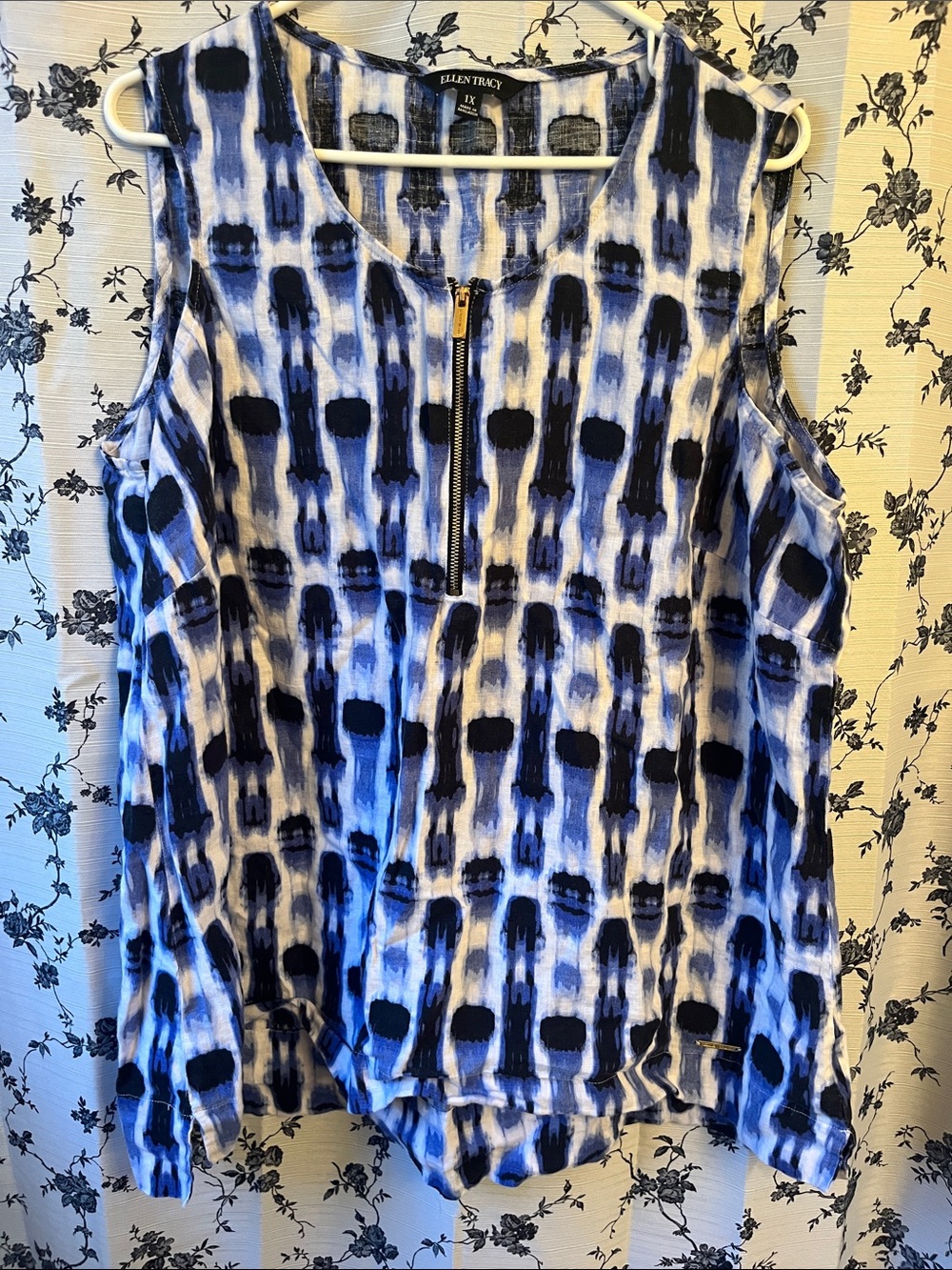 Ellen Tracy Blue Splatter Linen Quarter Zip Sleeveless Blouse - Picture 2 of 3